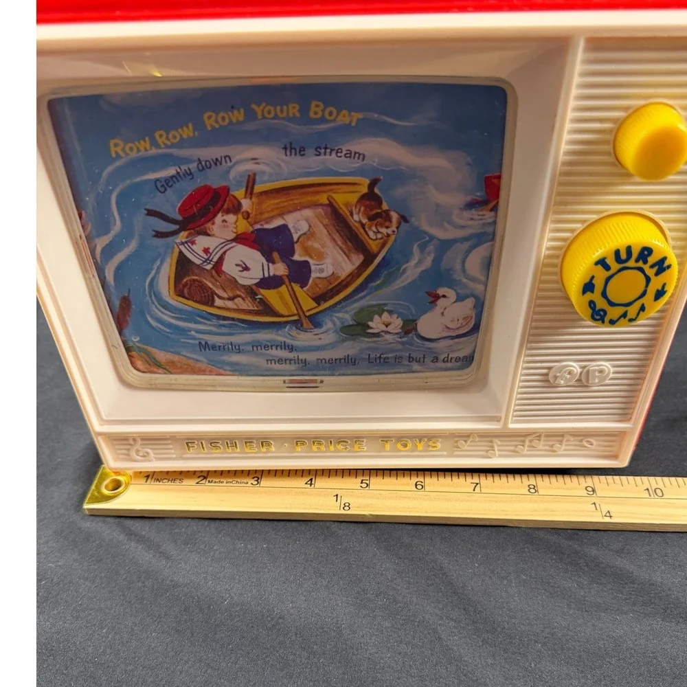 Fisher Price Two Tune TV Music Box London Bridge Row Your Boat Red Toy 2009